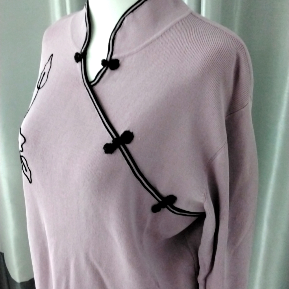 Vintage mauve sweater with mandarin collar and flower motif - Picture 3 of 10